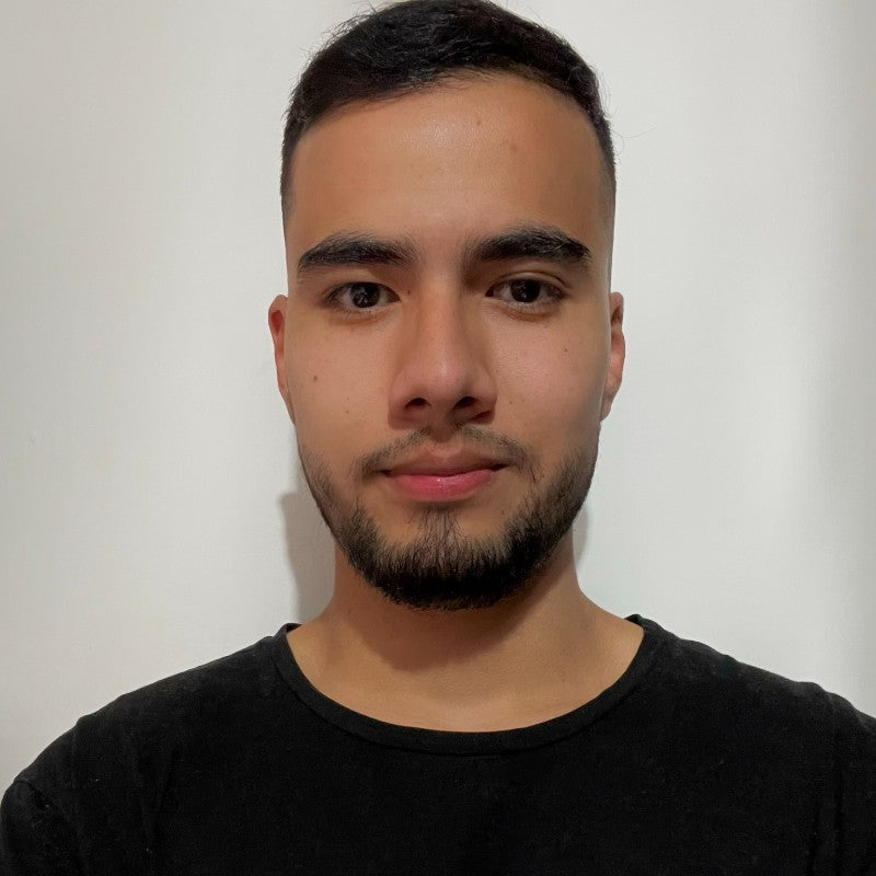 <em>David Vélez</em>